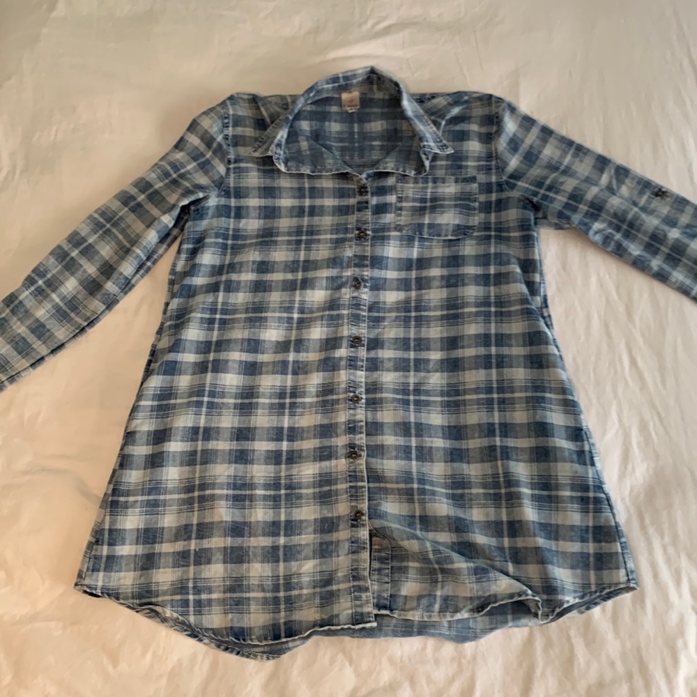 Small, blue and white plaid button up shirt
